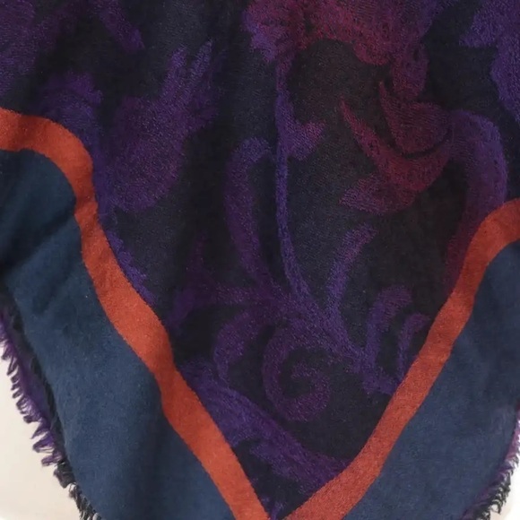 Yves Saint Laurent shawl. - Picture 4 of 4